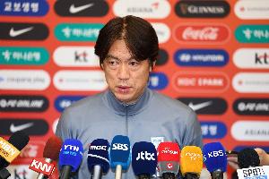 足球报：日韩用东亚杯考察新人，韩国队希望主场夺冠