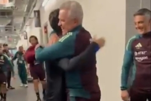 紧紧拥抱！李刚仁与恩师哈维尔-阿吉雷重逢，二人曾在马洛卡共事